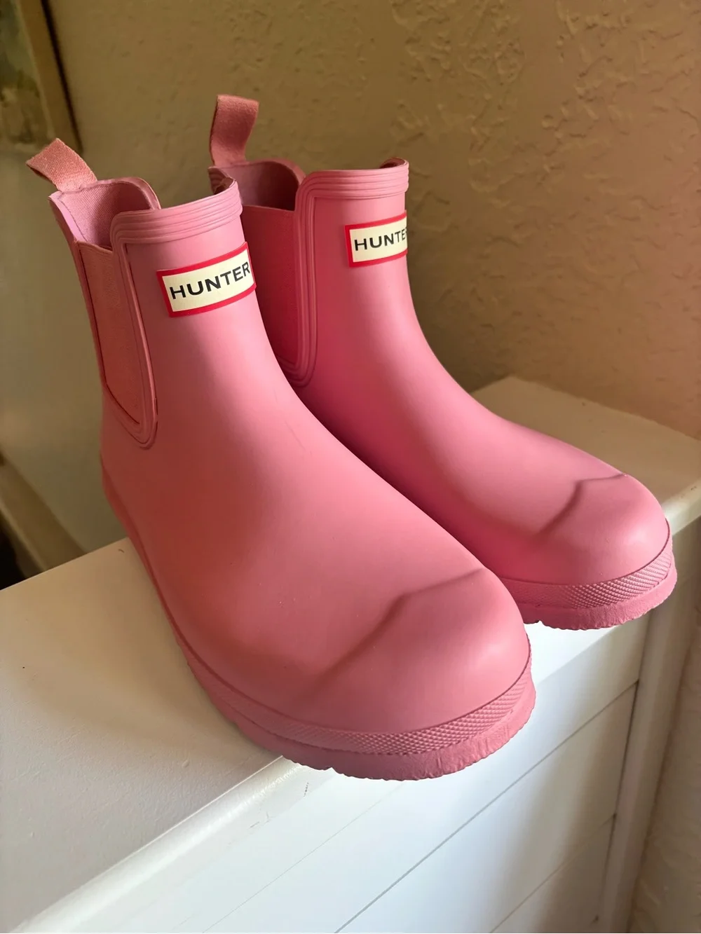 NWOT Hunter Women's PLAY pink  Chelsea low top rain boots size 9